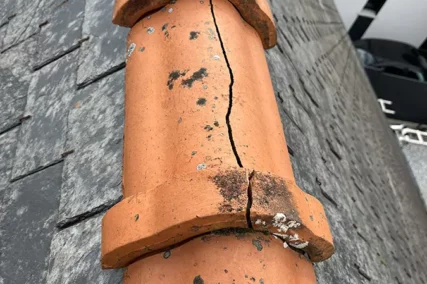 Fissure faîtage toiture