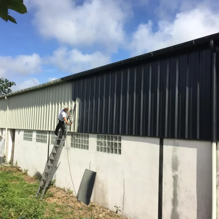 Peinture bardage bâtiment professionnel