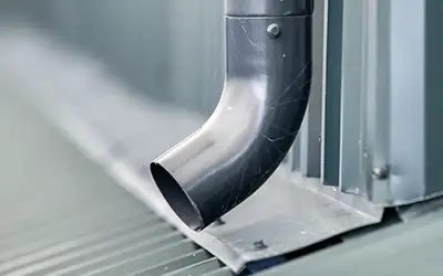 Pose de descente d'eaux pluviales